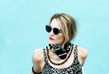 GIRL FASHION LIFESTYLE